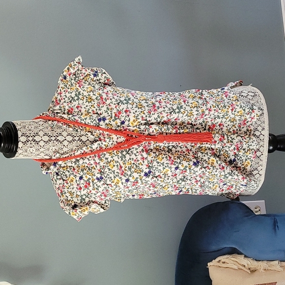 🌻Cap Sleeve Floral  Blouse - Picture 3 of 4